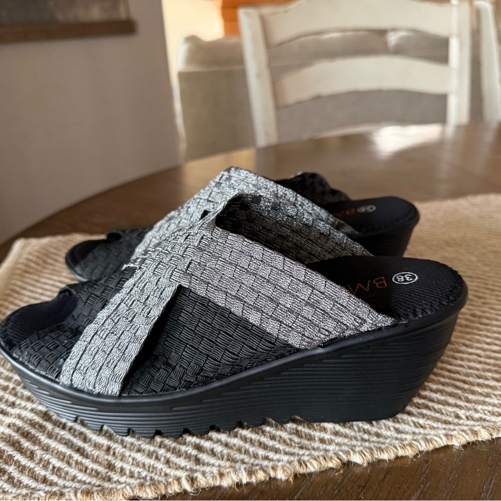 bernie mev. Black and Gray Woven Flats